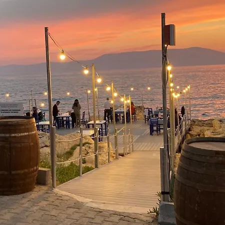 Maya Bistro & מלון Siğacık