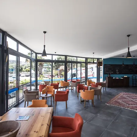 מלון Maya Bistro &