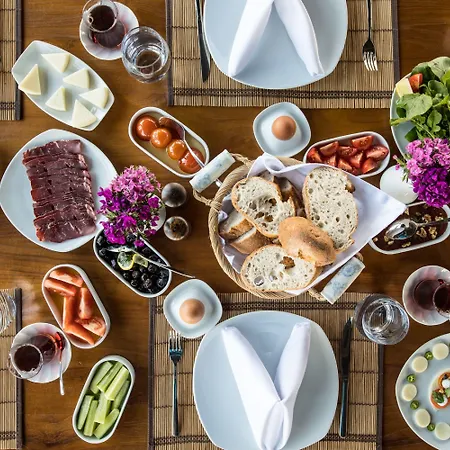 מלון Maya Bistro &