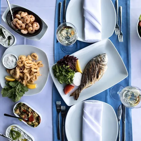 Maya Bistro & מלון 4*