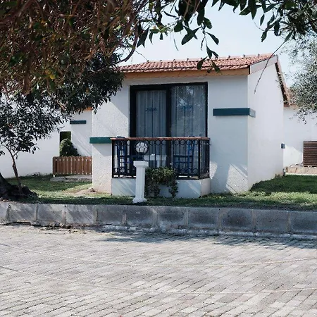 Maya Bistro & מלון 4*