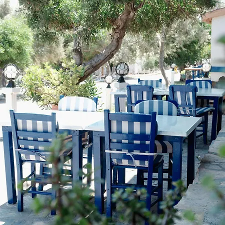 מלון Maya Bistro &