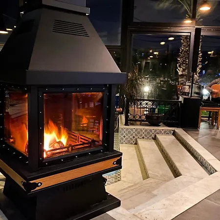 Hotel Maya Bistro &