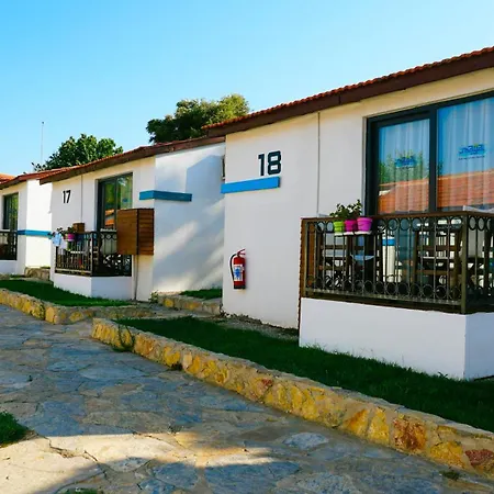 Maya Bistro & 4*