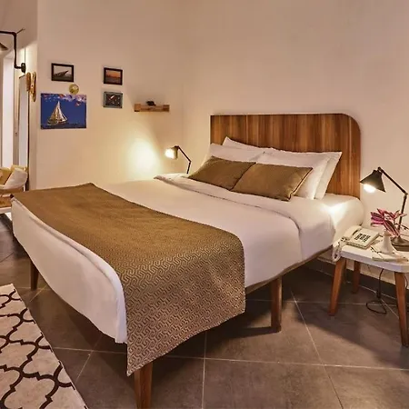 فندق Maya Bistro & 4*