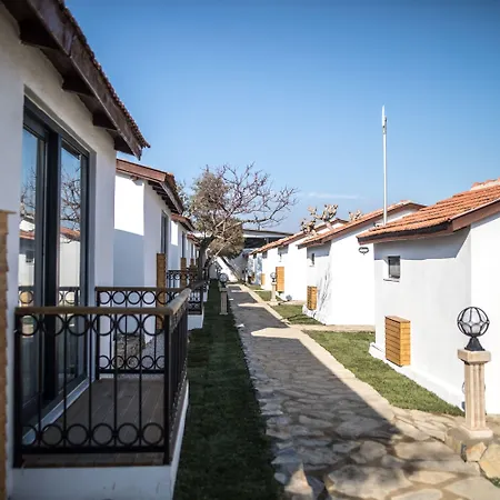 Maya Bistro & Hotel 4*